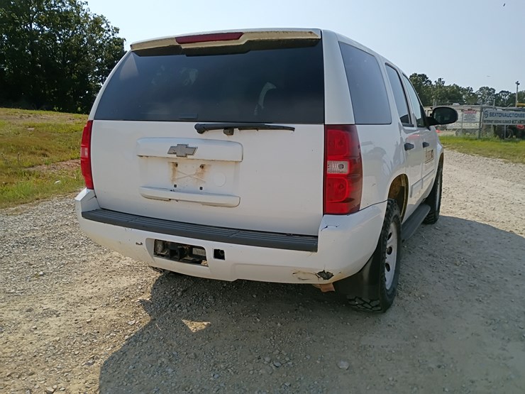 2010-chevrolet-tahoe-image-8