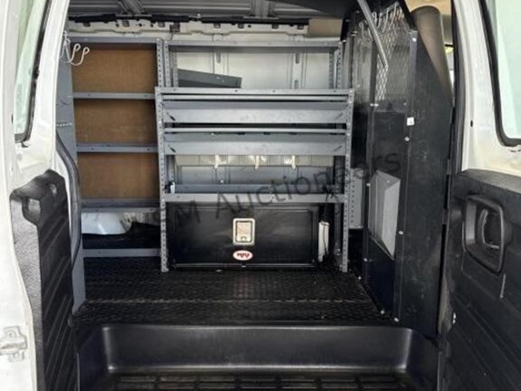 2013-chevrolet-express-2500-image-9
