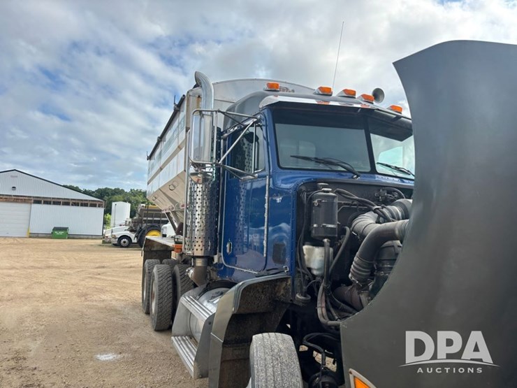 1998-peterbilt-385-image-29