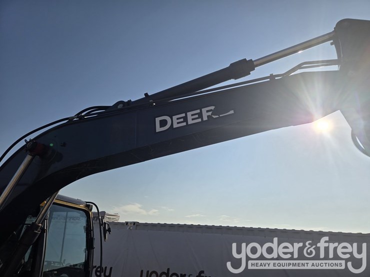 2022-deere-130g-image-44