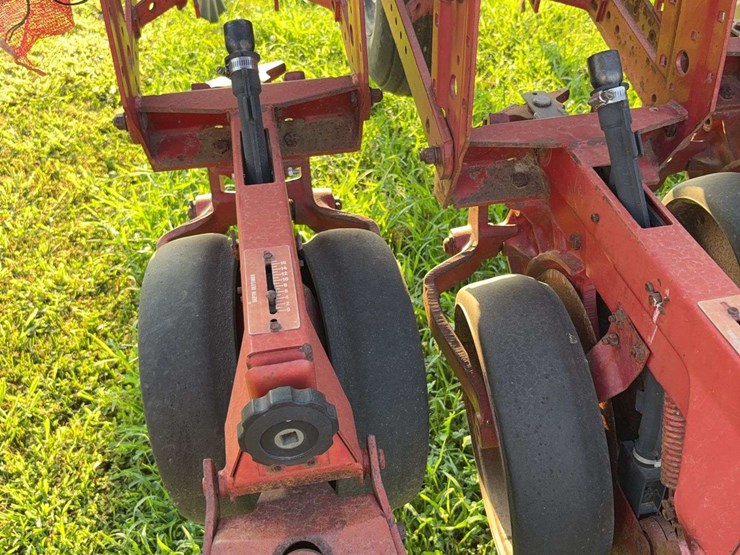 case-5400-drill,-20ft,-soybean-special,-yetter-no-till,-with-markers-image-12