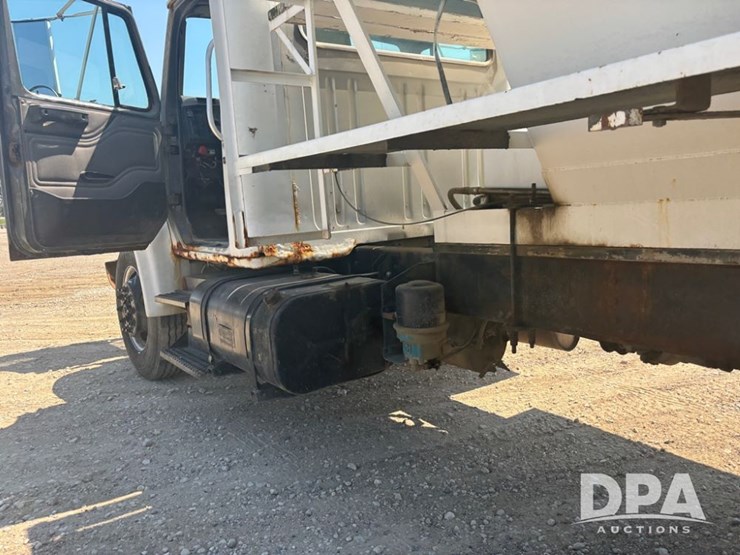 2000-ihc-4900-dry-tender-truck-(dr12098,-unit-25102)-image-56