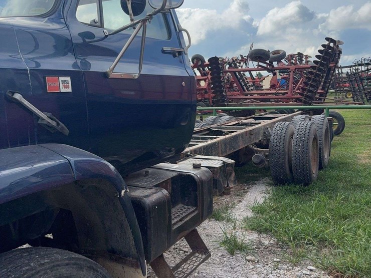 1984-gmc-7000-image-3