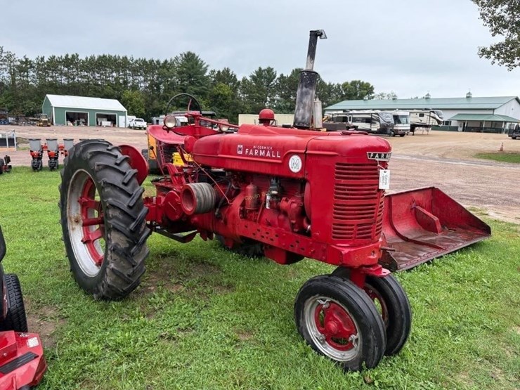 farmall-m-tractor-image-4