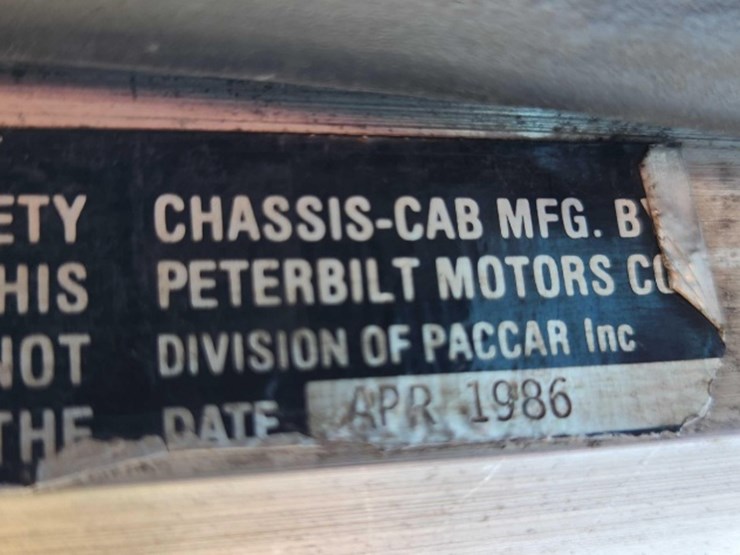 year:-1986-make:-peterbilt-model:-359-vehicle-type:-truck-mileage:-showing-335,508-drive-line:-6x4-image-44