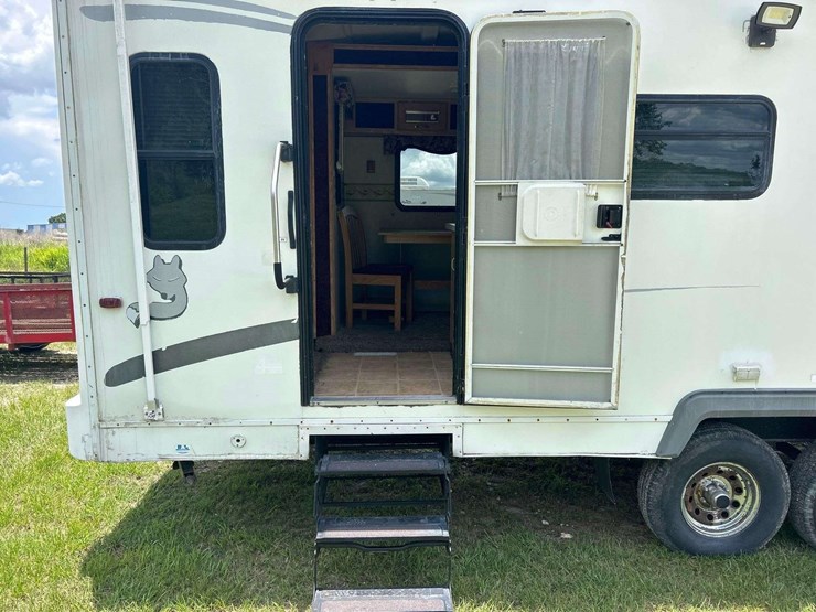 2005-northwood-artic-fox-29v-t/a-34ft.-5th-wheel-travel-trailer-image-6