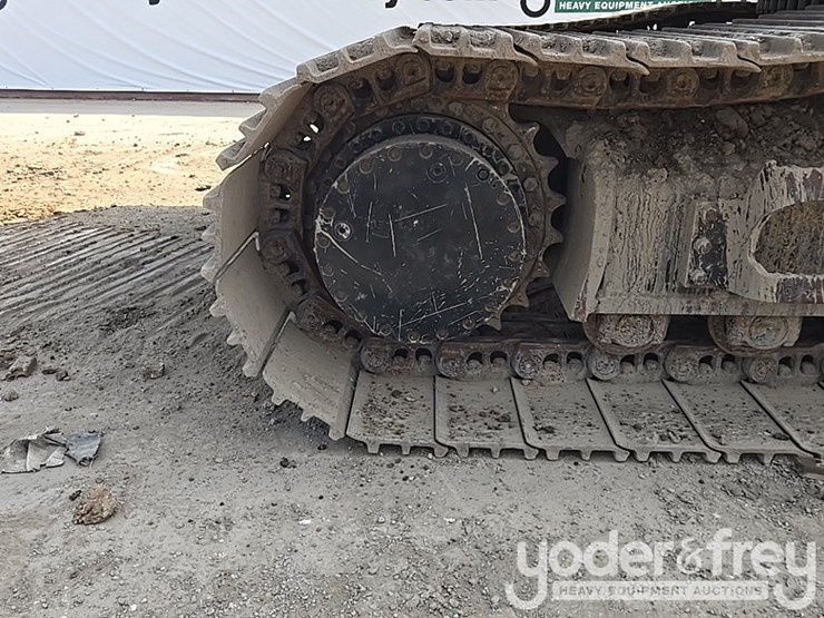 2021-caterpillar-349-image-25