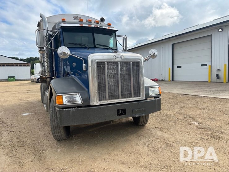 1998-peterbilt-385-image-22