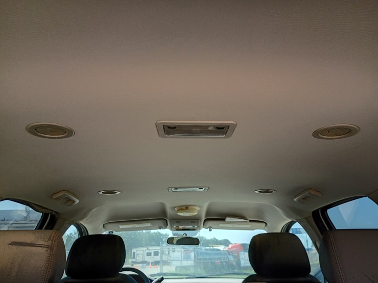 2010-chevrolet-tahoe-image-55