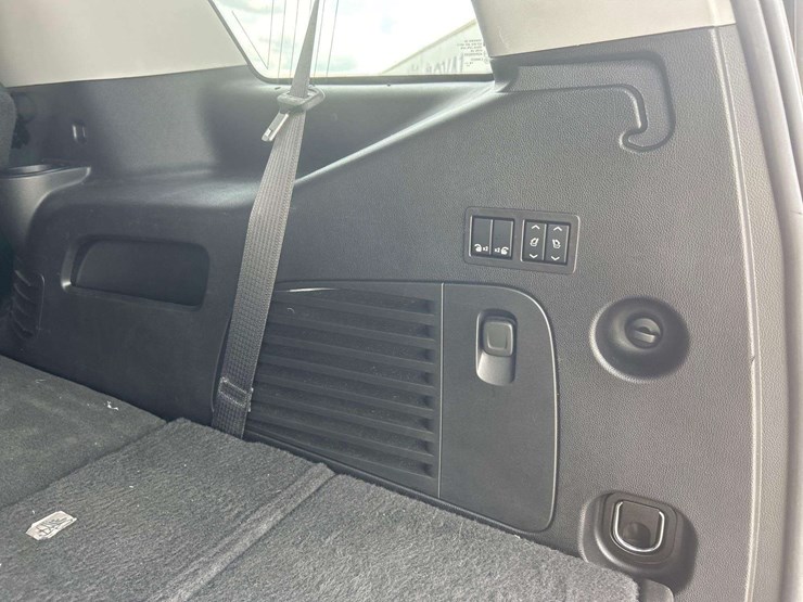 2019-chevrolet-tahoe-lt-image-29