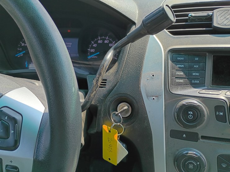 2014-ford-explorer-image-43