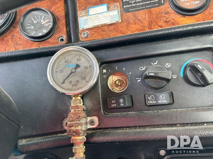 2002-peterbilt-379-image-70