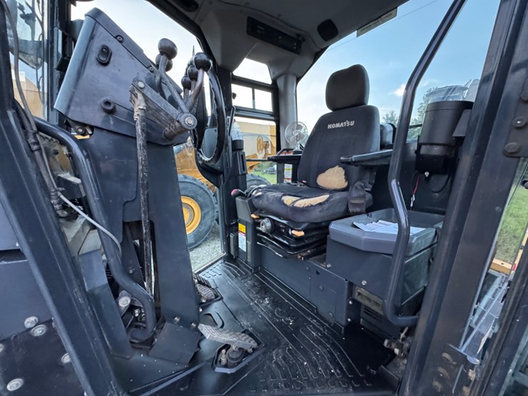 2012-komatsu-gd655-5-image-10