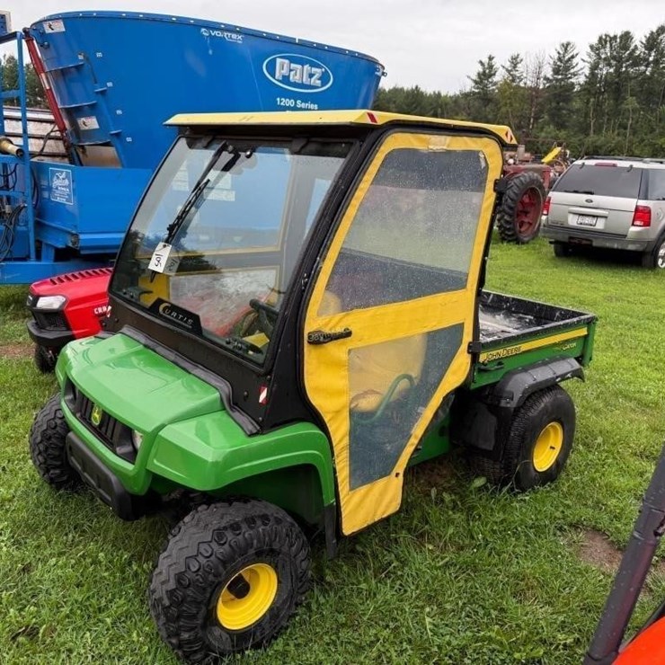 JOHN DEERE GATOR
