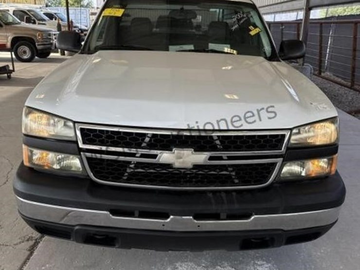 2006-chevrolet-silverado-1500-image-3