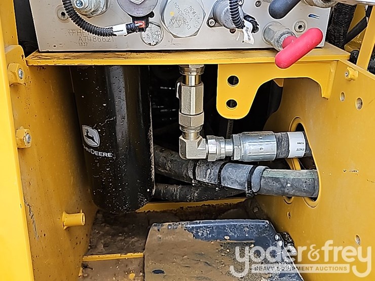 2018-deere-850k-lgp-image-47