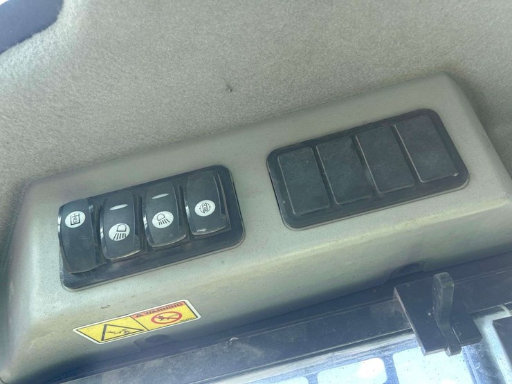 2015-caterpillar-299d2-image-14