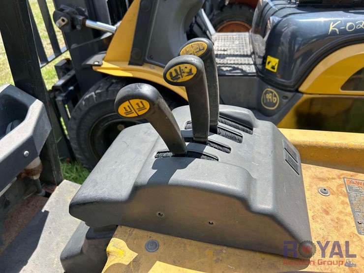 yale-3,500lb-electric-forklift-image-13