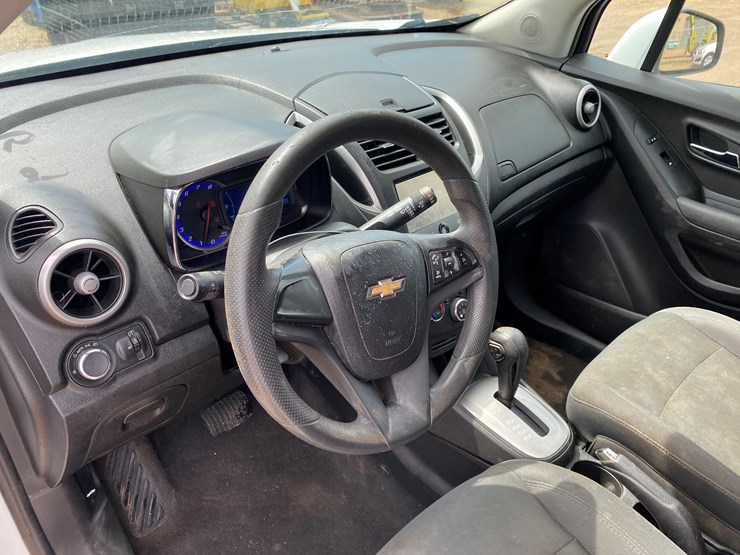 #22411-•-2016-chevrolet-trax-image-8