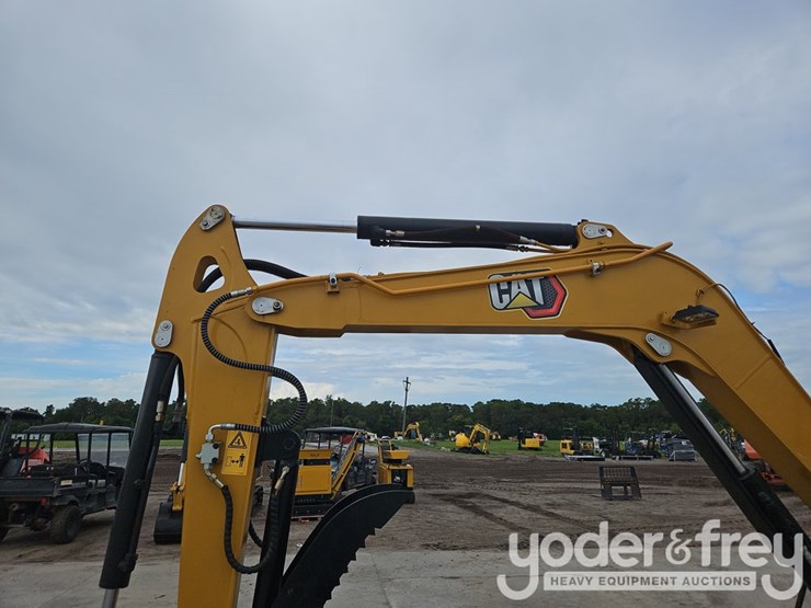 2021-caterpillar-305.5-image-18