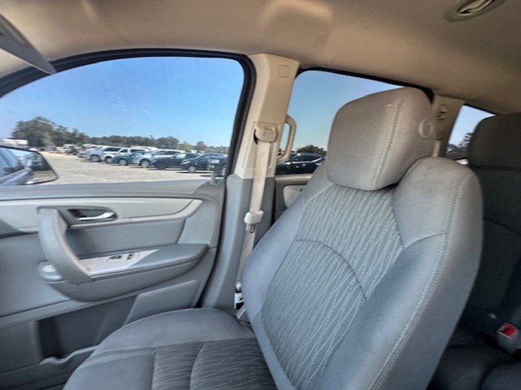 2016-chevrolet-traverse-ls-image-52