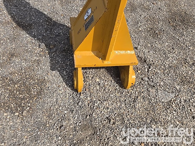caterpillar-320-image-8