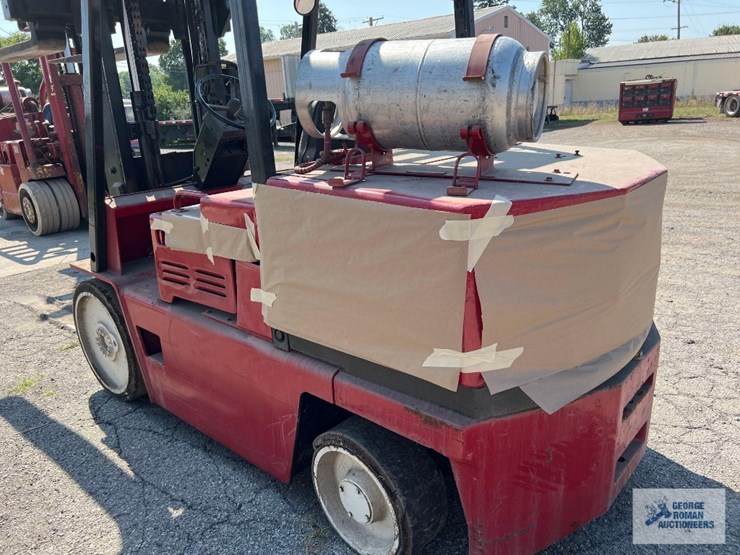 cat-15000#-model-150d5-propane-forklift.-forks:-5'-long-by-6"-wide-by-2-1/2"-thick.-lifting-height-image-4