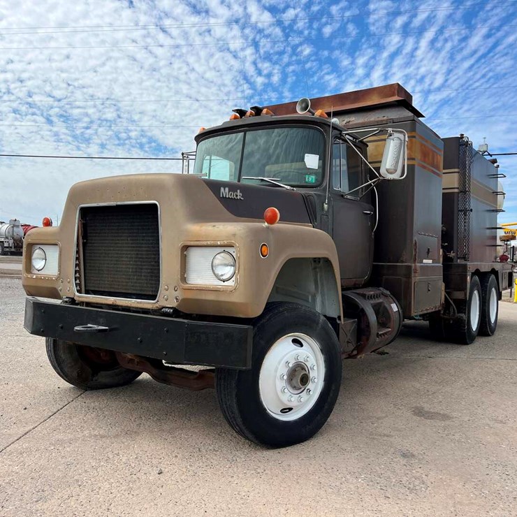 1982 MACK RD685S