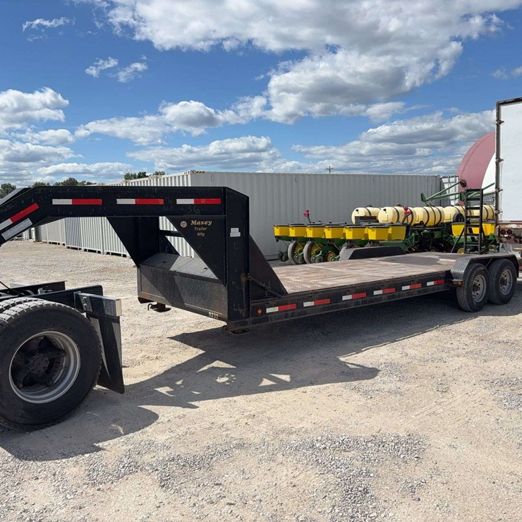 Gooseneck Tandem Axle Trailer with ramps