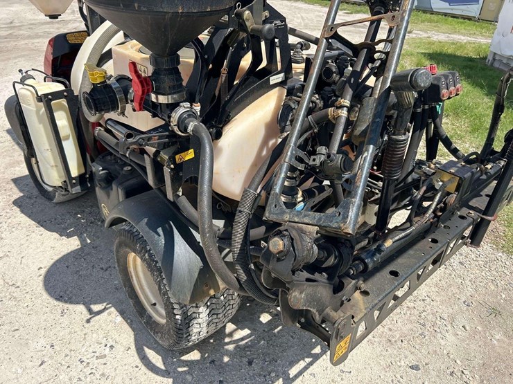 2015-toro-multi-pro-1750-175-gallon-turf-sprayer-cart-image-16