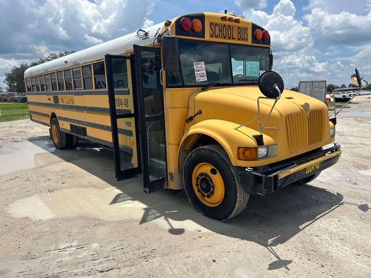 2004-ic-corporation-3000ic-school-bus-image-2