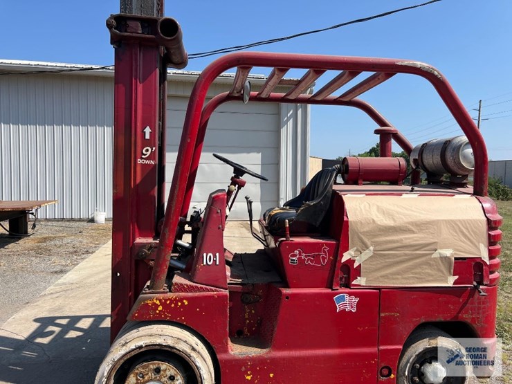 yale-20,000#-model-g-5-200-propane-forklift.-forks-are-4'-6"-long-by-7"-wide-by-3-1/4"-thick.-image-2