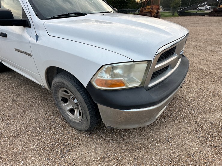 2011-dodge-1500-image-15