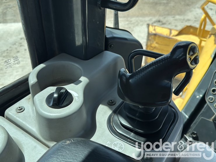 2016-komatsu-d61px-24-image-41