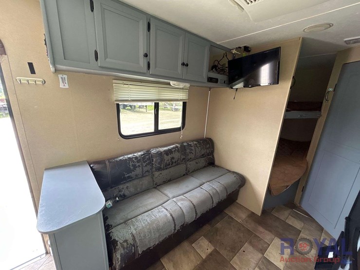 coleman-274bh-lantern-edition-travel-trailer-image-12