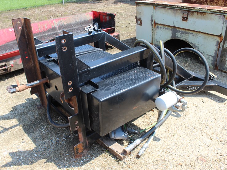 #22936-•-steel-headache-rack-with-hyd-tank-and-hoses-image-4
