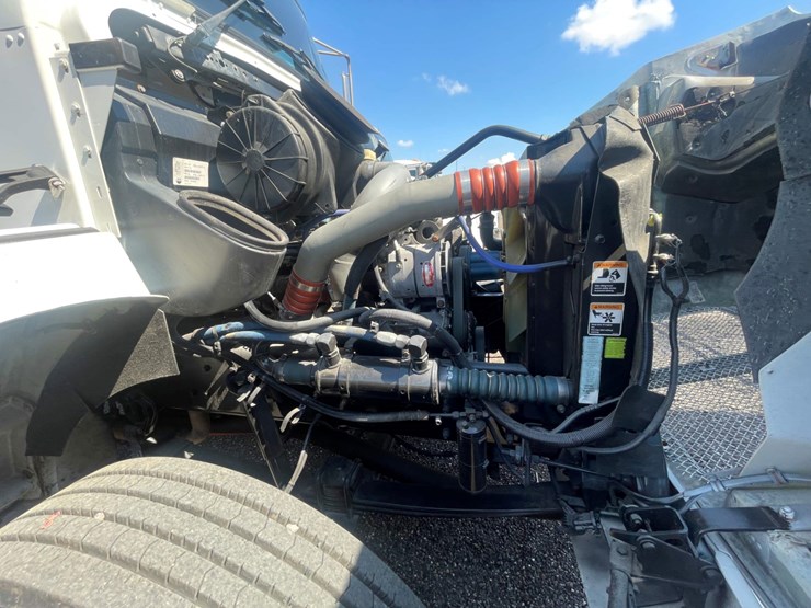 2005-kenworth-t300-image-6