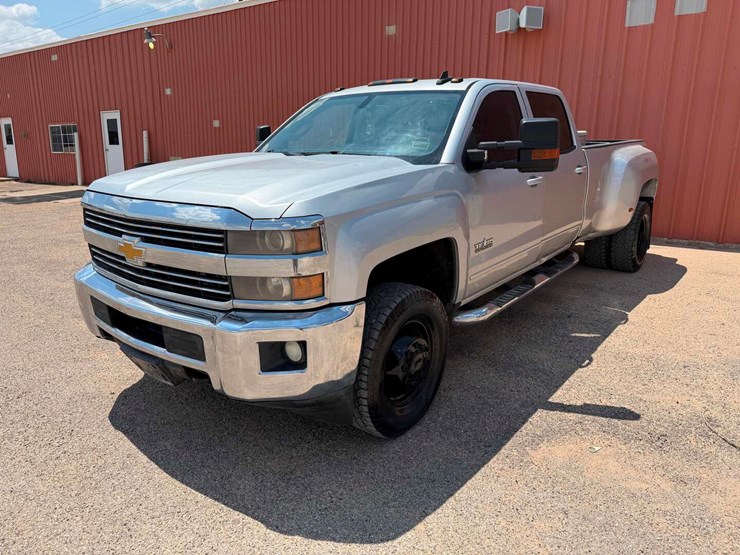 2016-chevrolet-silverado-3500-image-1