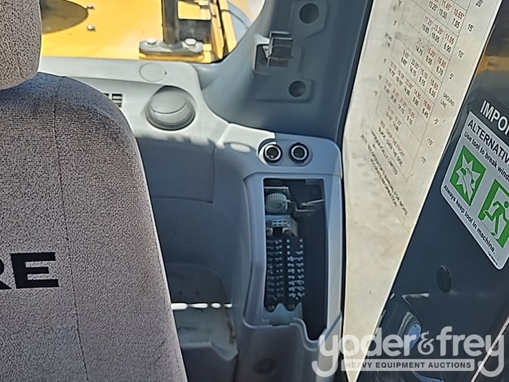 2019-deere-210g-image-55