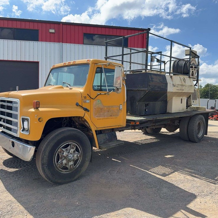 1986 International 1954 Hydroseeder