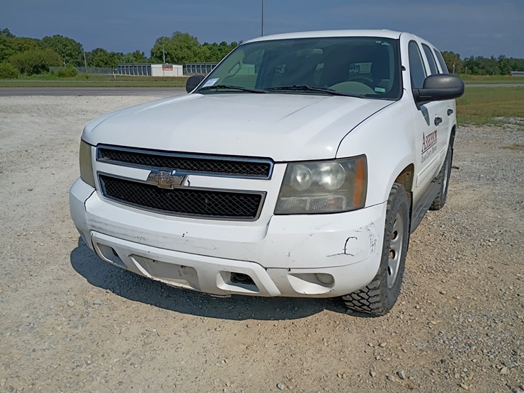 2010-chevrolet-tahoe-image-16