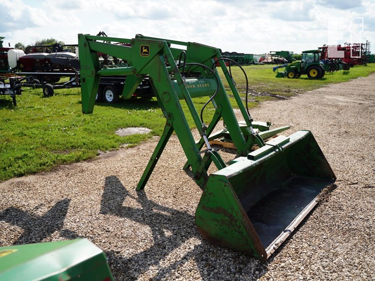 john-deere-245-image-4