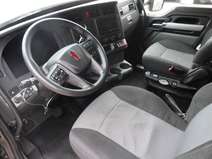 2022-kenworth-t680-image-13