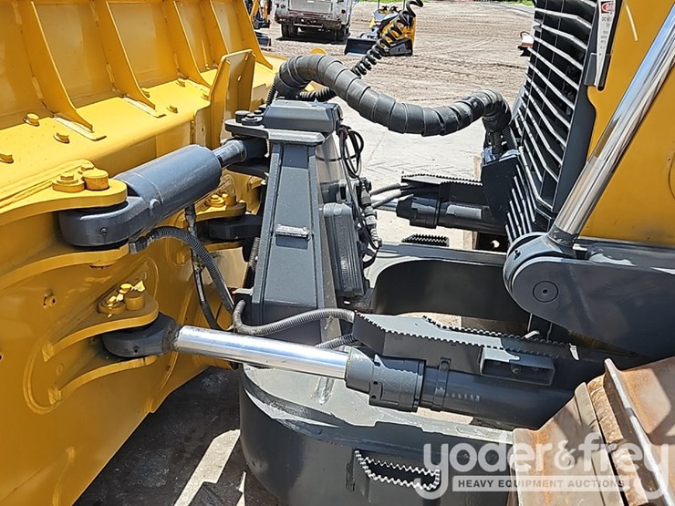2022-deere-850l-lgp-image-17