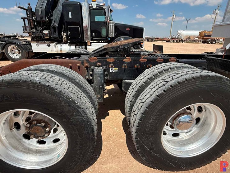 2013-peterbilt-388-image-14
