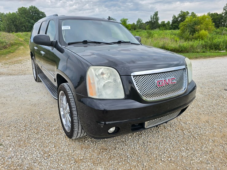 2011-gmc-yukon-xl-image-40