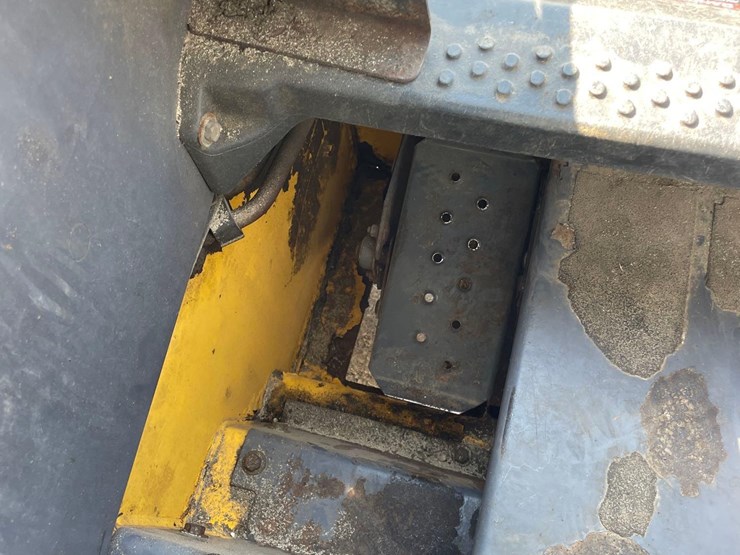 new-holland-l160-image-43