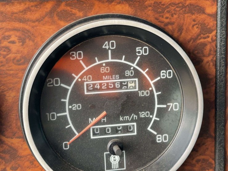 2001-kenworth-t300-image-54