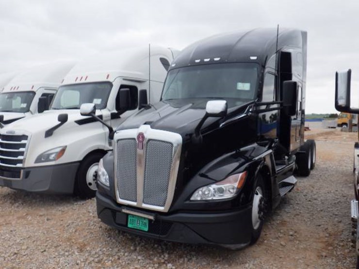 2022-kenworth-t680-image-1