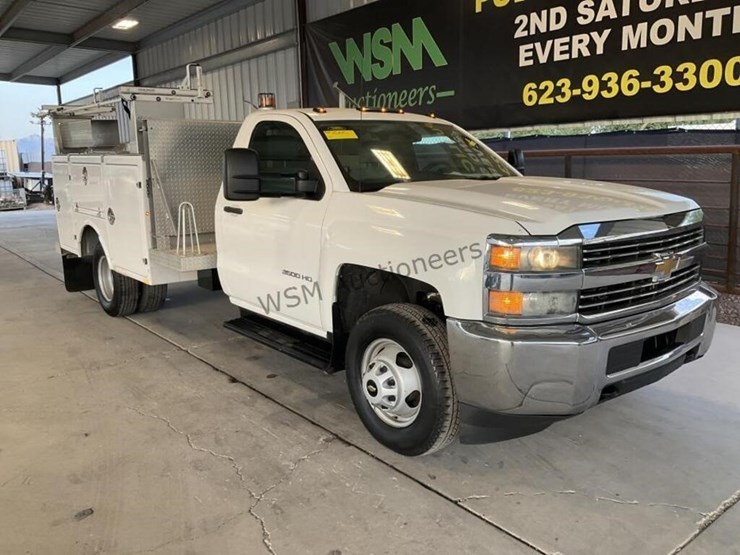 2015-chevrolet-silverado-3500hd-image-2